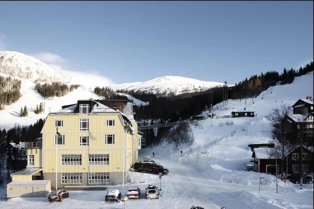 Slope-Side Fun Ski-In Ski-Out Retreat For 3 Оре Экстерьер фото